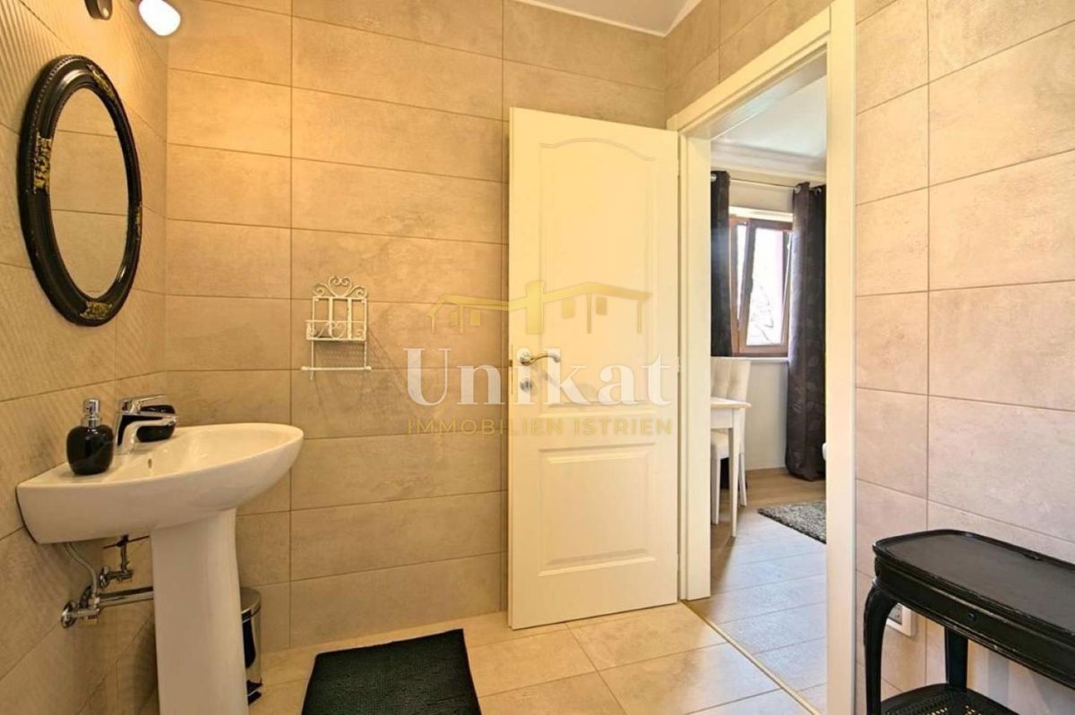 Hiša s bazenom blizu Poreča